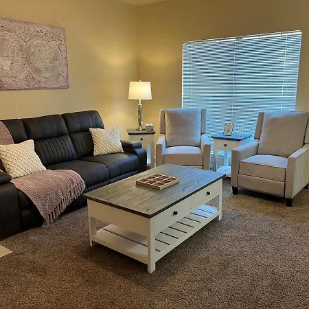 Magnolia Bliss- 2Bd-2Ba - Gym-Pool-Bbq Grill Apartment